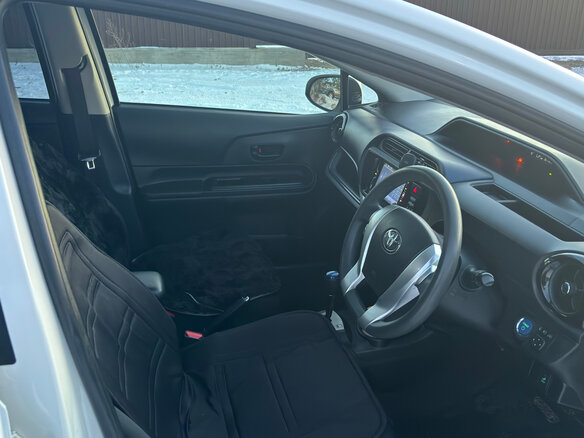 2015 Toyota Aqua I Рестайлинг, белый, 1050000 рублей - вид 9