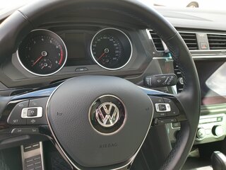 2018 Volkswagen Tiguan II, чёрный, 3115000 рублей, вид 5