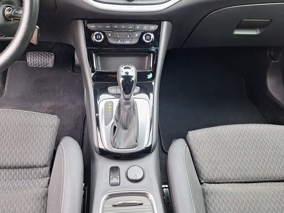 2019 Opel Astra K, серебристый, 1700000 рублей - вид 14