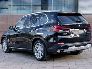 2026 BMW X5 40i IV (G05/G18) Рестайлинг, чёрный, 30500000 рублей, вид 3