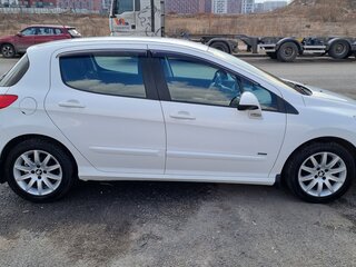 2011 Peugeot 308 I Рестайлинг, белый, 850000 рублей, вид 4