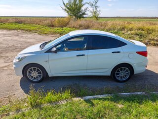 2012 Hyundai Solaris I, белый, 740000 рублей, вид 3