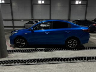 2019 Kia Rio IV, синий, 1550000 рублей, вид 4