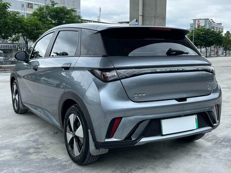2022 BYD Dolphin 30.7 kWh I, серебристый, 1568013 рублей, вид 2