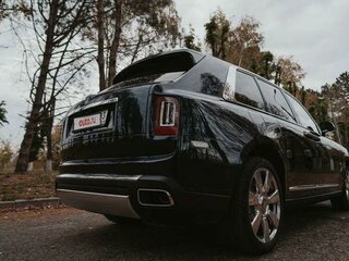 2020 Rolls-Royce Cullinan I (Series I), синий, 29700000 рублей, вид 4