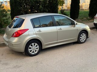 2011 Nissan Tiida I Рестайлинг, коричневый, 630000 рублей, вид 3