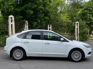 2010 Ford Focus II Рестайлинг, белый, 795000 рублей, вид 3