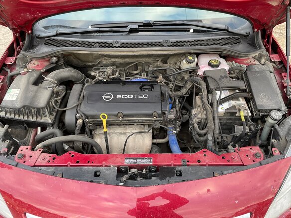 2011 Opel Astra J, красный - вид 6