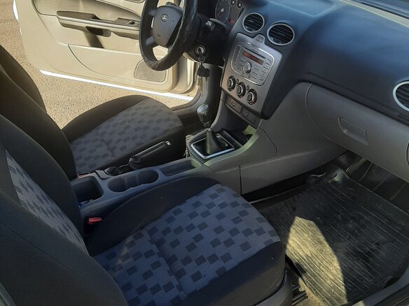 2009 Ford Focus II Рестайлинг, серебристый, 380000 рублей - вид 7