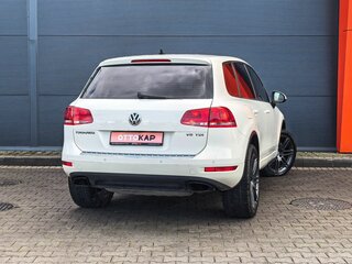 2010 Volkswagen Touareg II, белый, 1799000 рублей, вид 4