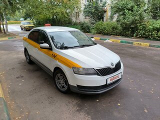 2017 Skoda Rapid I Рестайлинг, белый, 550000 рублей, вид 2