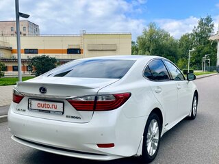 2012 Lexus ES 300h VI, белый, 2250000 рублей, вид 5