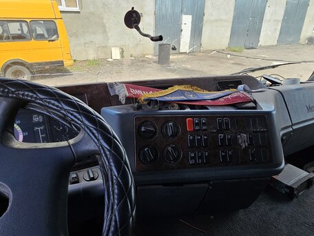 1996 Mercedes-Benz Actros, оранжевый, 2000000 рублей, вид 5