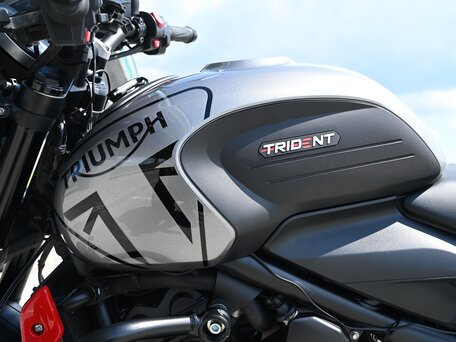 2022 Triumph Trident 660, чёрный, 910000 рублей, вид 4