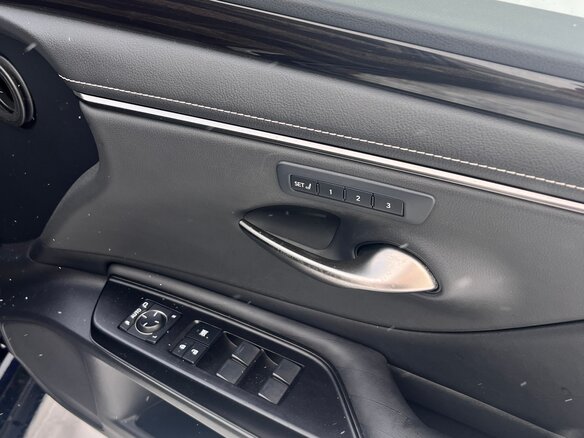 2019 Lexus ES 300h VII, синий, 4200000 рублей - вид 14