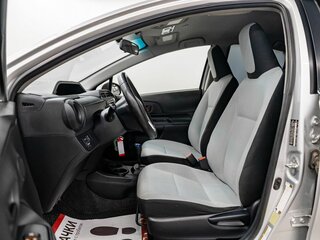 2016 Toyota Prius c I Рестайлинг, серебристый, 1215000 рублей, вид 4