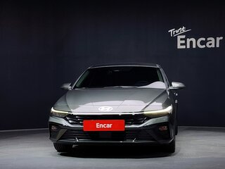 2023 Hyundai Avante VII Рестайлинг, серебристый, 1590000 рублей, вид 3