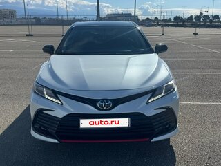 2021 Toyota Camry VIII (XV70) Рестайлинг, белый, 3000000 рублей, вид 2
