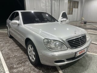2004 Mercedes-Benz S-Класс 500 7-speed IV (W220) Рестайлинг, серебристый, 1520000 рублей, вид 2