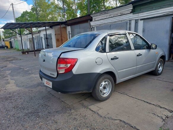 2015 Lada (ВАЗ) Granta I, серебристый, 470000 рублей - вид 3