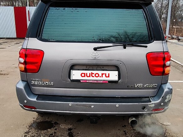 2001 Toyota Sequoia I, серый, 1600000 рублей - вид 4