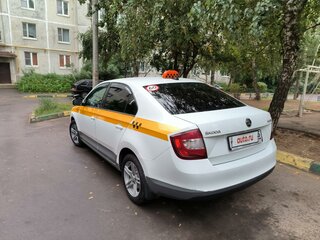 2017 Skoda Rapid I Рестайлинг, белый, 550000 рублей, вид 3