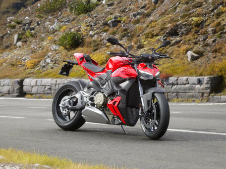 2026 Ducati Streetfighter V4, красный, 3290000 рублей, вид 1
