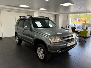 2011 Chevrolet Niva I Рестайлинг, серебристый, 384000 рублей, вид 3
