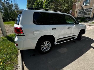 2016 Toyota Land Cruiser 200 Series Рестайлинг 2, белый, 7000000 рублей, вид 4