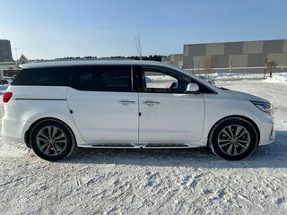 2018 Kia Carnival III, белый, 5000000 рублей, вид 3