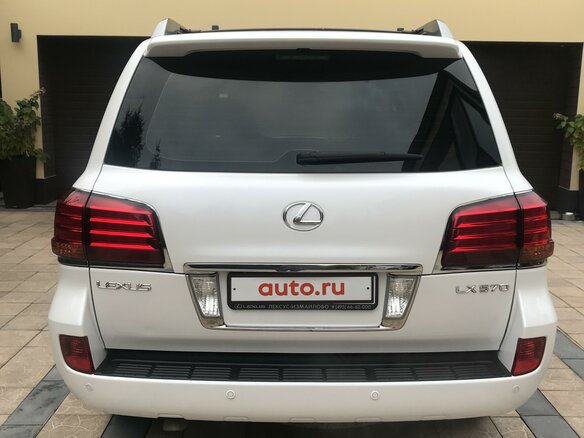 2008 Lexus LX 570 III, белый - вид 2