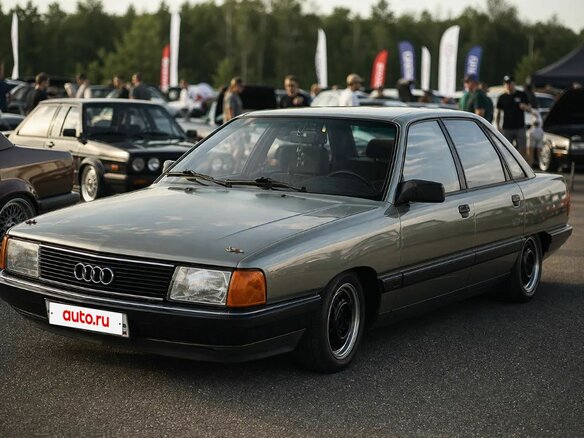 1984 Audi 100 III (C3), серебристый