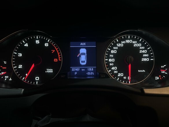 2011 Audi A4 IV (B8), серебристый, 1700000 рублей - вид 9