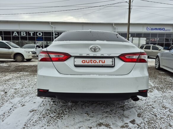 2018 Toyota Camry VIII (XV70), белый, 2450000 рублей - вид 3