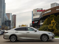 2025 Lexus ES 200 VII Рестайлинг 2, золотистый, 5830000 рублей - вид 2
