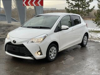 2019 Toyota Vitz III (XP130) Рестайлинг 2, белый, 1120000 рублей, вид 2