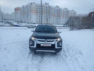 2021 Mitsubishi L200 V Рестайлинг, чёрный, 2850000 рублей, вид 2
