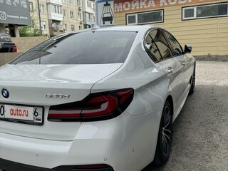 2020 BMW 5 серии 520d xDrive VII (G30/G31/G38) Рестайлинг, белый, 5990000 рублей, вид 4