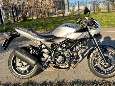 2024 Suzuki SV 650, серебристый, 699000 рублей, вид 3