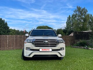 2016 Toyota Land Cruiser 200 Series Рестайлинг 2, белый, 6500000 рублей, вид 2