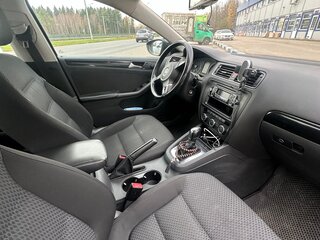 2012 Volkswagen Jetta VI, чёрный, 850000 рублей, вид 5