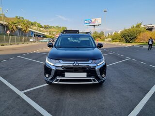 2018 Mitsubishi Outlander III Рестайлинг 3, чёрный, 2400000 рублей, вид 4