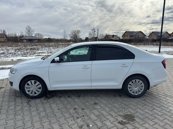 2017 Skoda Rapid I Рестайлинг, белый, 1100000 рублей - вид 3