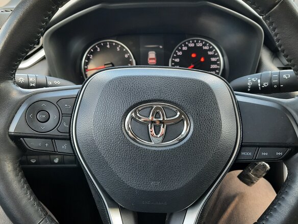 2021 Toyota RAV4 V (XA50), коричневый, 3400000 рублей - вид 17