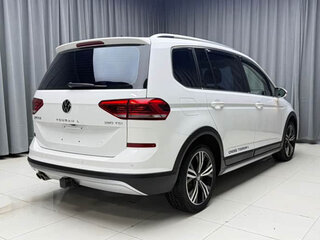 2022 Volkswagen Touran L II, белый, 1680999 рублей, вид 4