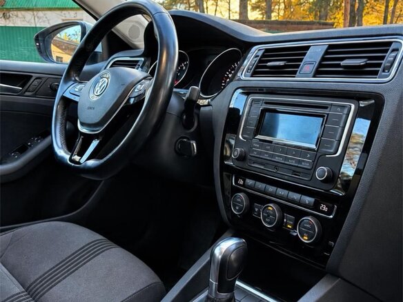 2017 Volkswagen Jetta VI Рестайлинг, белый, 1330000 рублей - вид 6