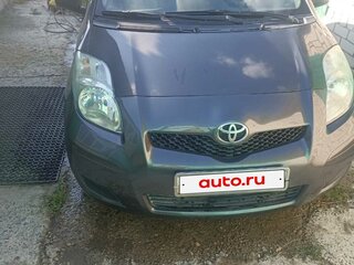2009 Toyota Yaris II Рестайлинг, серый, 620000 рублей, вид 1