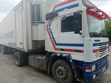 1992 Volvo F-Series, белый, 1600000 рублей, вид 3