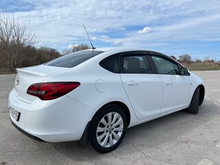 2014 Opel Astra J Рестайлинг, белый, 1090000 рублей, вид 3