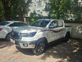 2021 Toyota Hilux VIII Рестайлинг 2, белый, 4700000 рублей, вид 1
